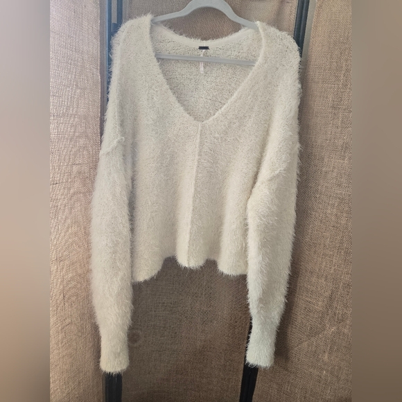 Free People Sweaters - Free People Women's Cozy White Fuzzy Soft V-Neck Sweater NWOT Medium